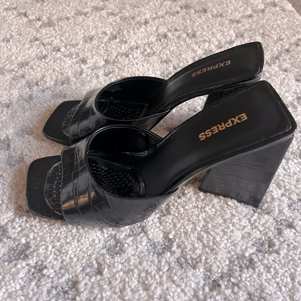 EXPRESS Black Crocodile Pattern Heels - EUC